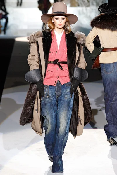 Look 7